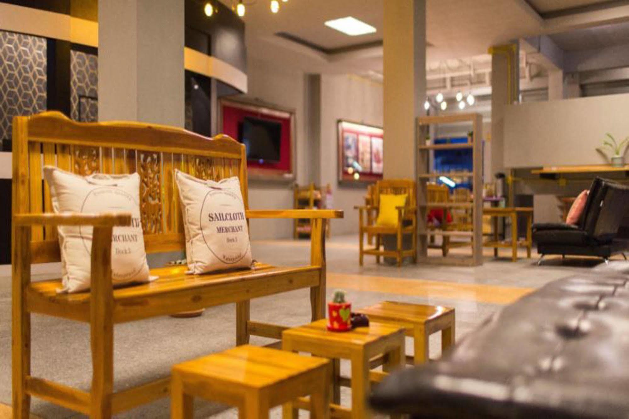קראבי Holiday Station Hostel מראה חיצוני תמונה