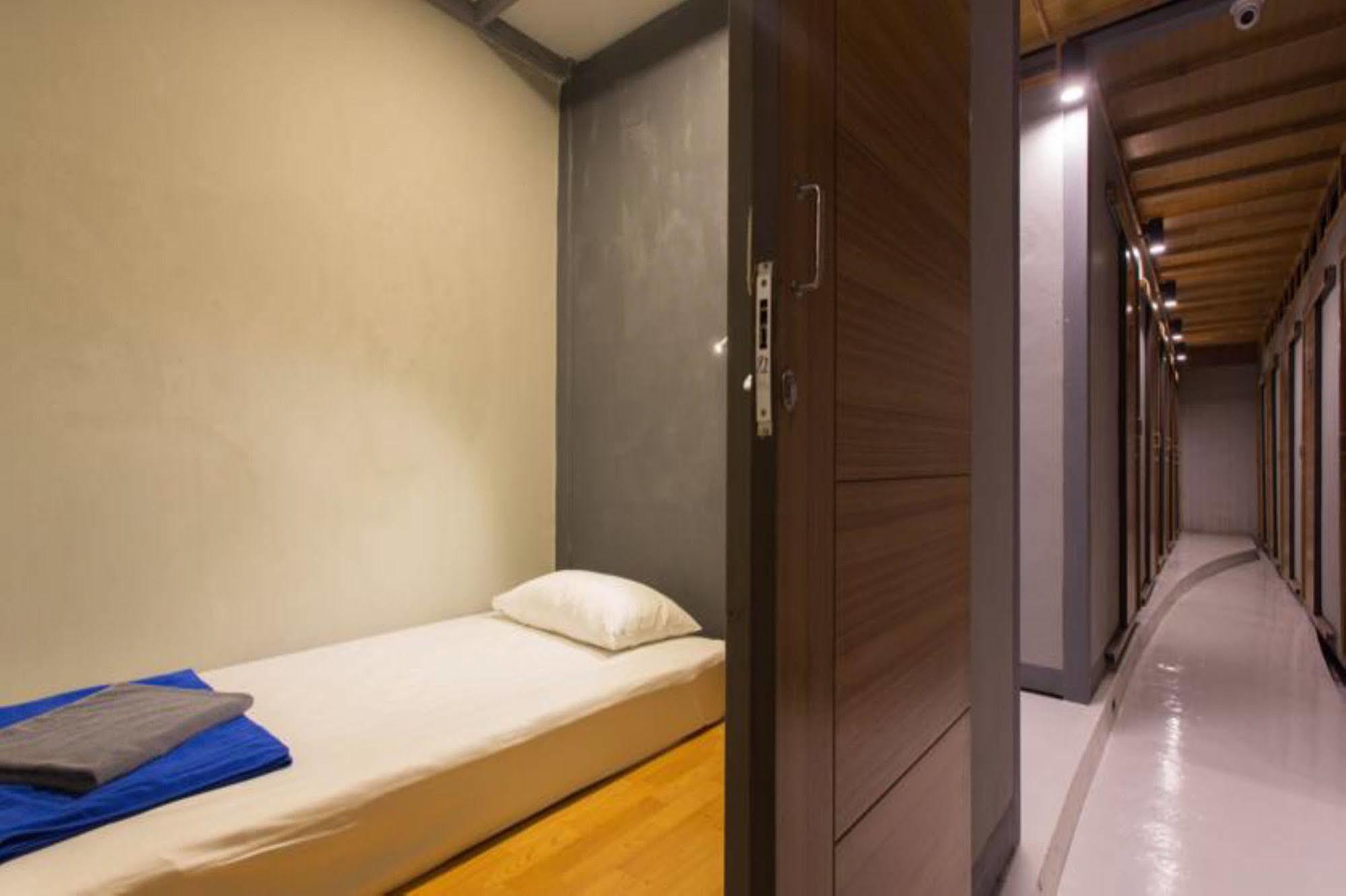 קראבי Holiday Station Hostel מראה חיצוני תמונה