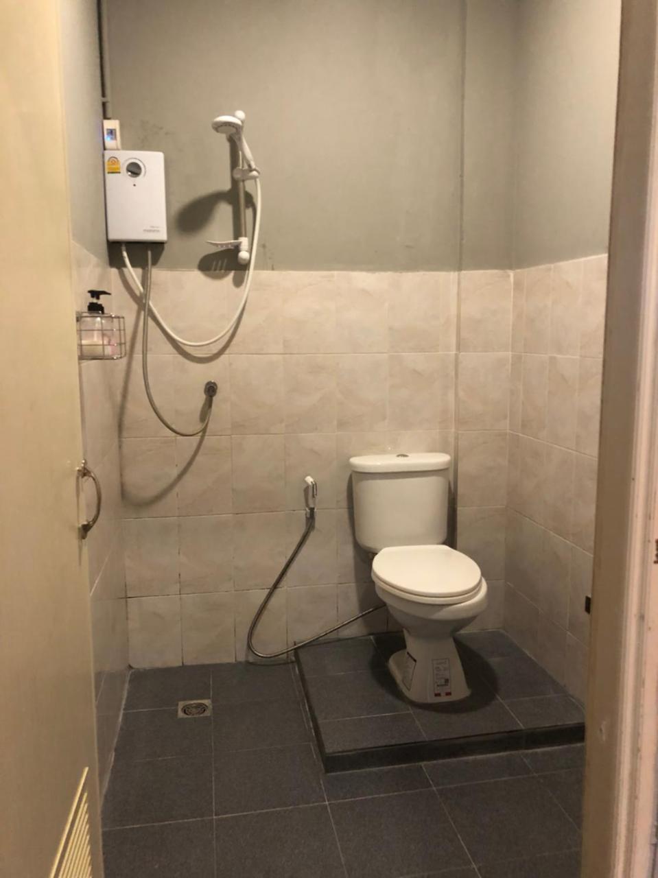 קראבי Holiday Station Hostel מראה חיצוני תמונה